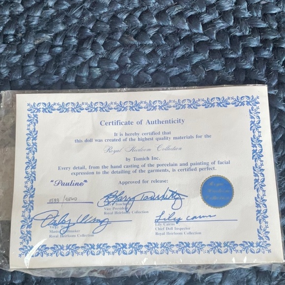 Vintage Royal Heirloom Collection Porcelain Doll Pauline - Picture 3 of 12